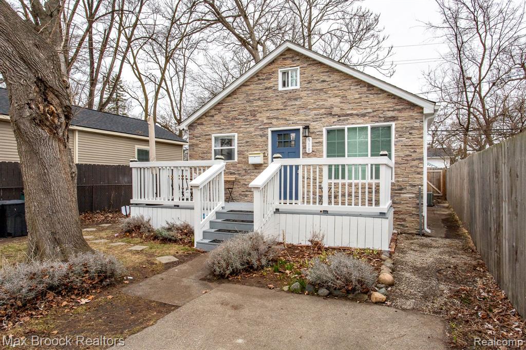 918 ALBERTA Street, Ferndale, MI 48220 — Photo 45