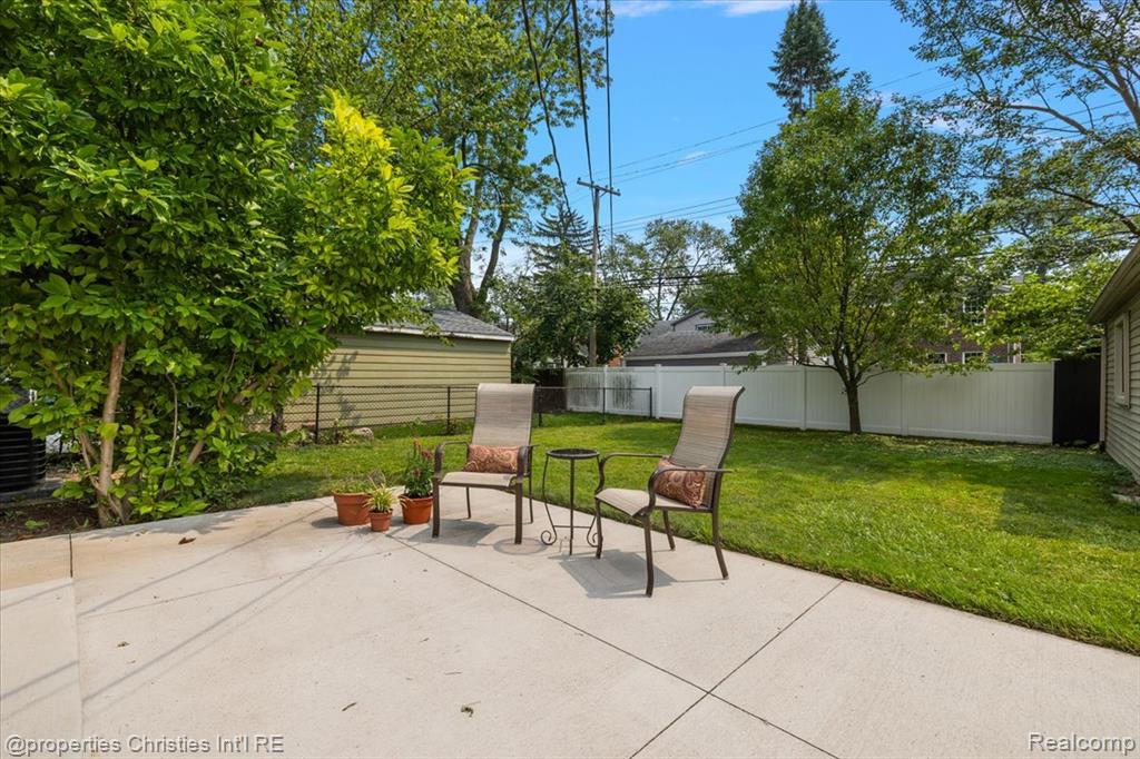 10819 W 11 Mile Road, Huntington Woods, MI — Photo 42