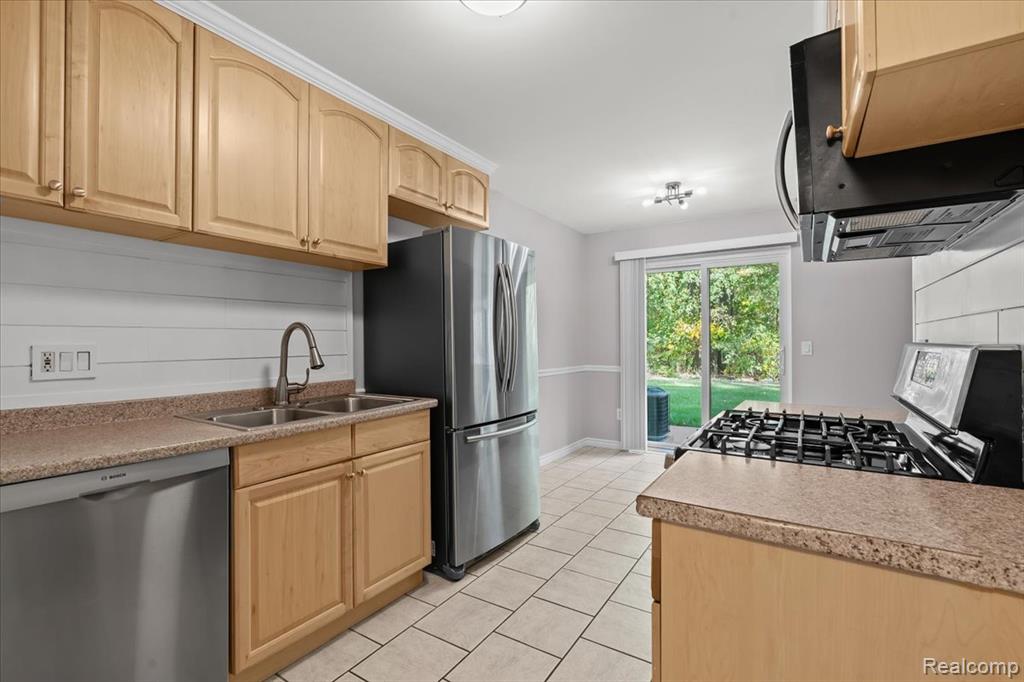 50014 S Jimmy Court, New Baltimore, MI 48047 — Photo 9