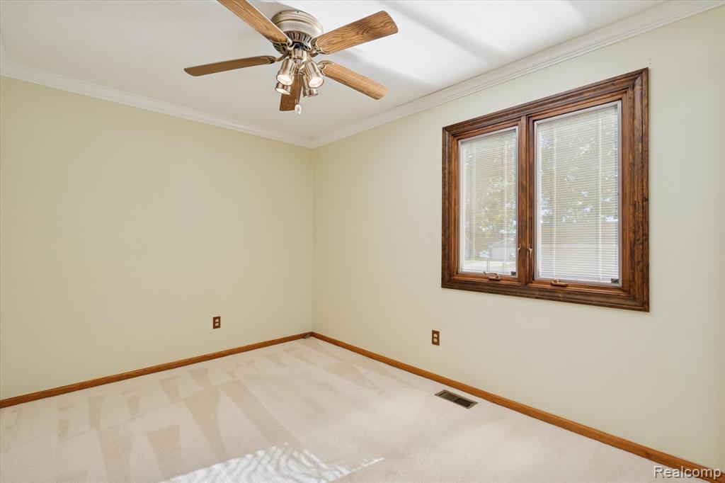 1560 Odette, Hartland, MI 48353 — Photo 24