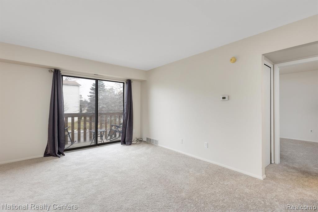 31993 W 12 MILE Road, 211, Farmington Hills, MI 48334 — Photo 5