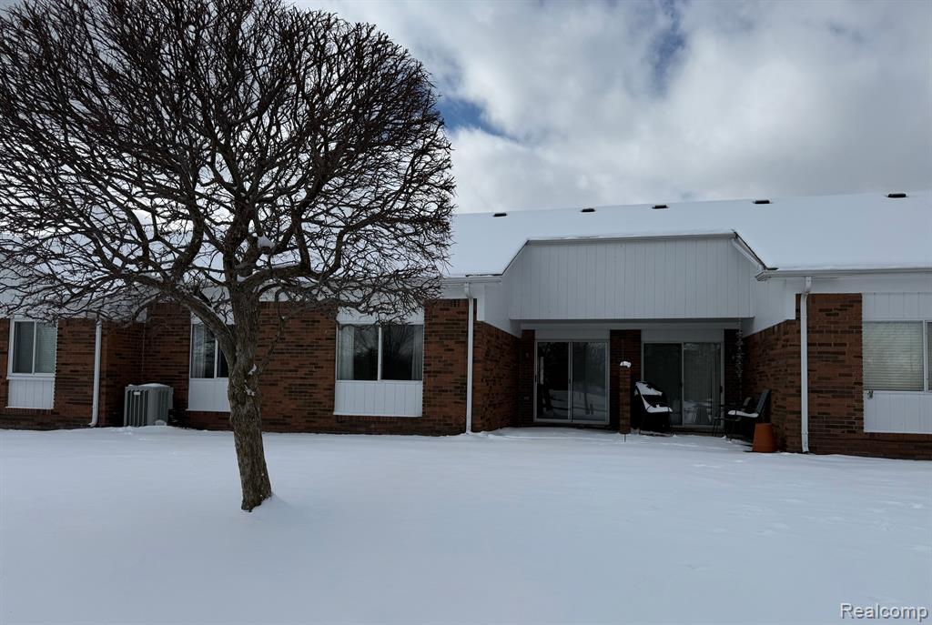 774 COUNTRY CLUB Drive, Saint Clair Shores, MI 48082 — Photo 18