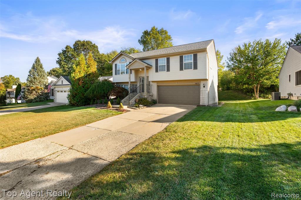 5675 Millpointe Drive, Waterford, MI 48327 — Photo 3