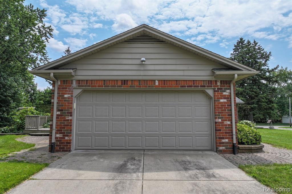 4395 OLD CARRIAGE Road, Flint, MI 48507 — Photo 4
