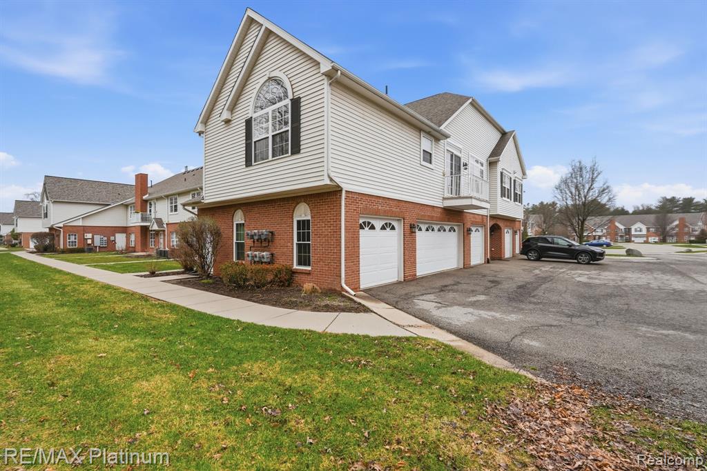 556 Olde English Circle, 94, Howell, MI 48855 — front exterior