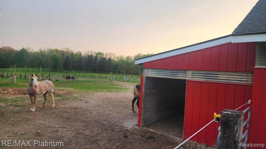 2025 W Rose Center Road, Holly, MI 48442 — Photo 17