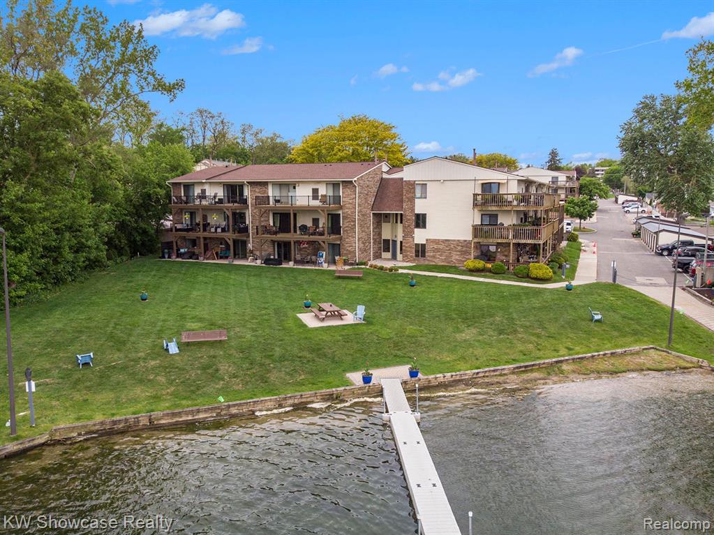 895 S PONTIAC Trail, C206, Walled Lake, MI 48390 — Photo 23