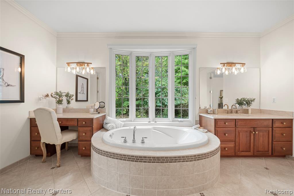 5010 Forest Valley Drive, Clarkston, MI 48348 — Photo 45