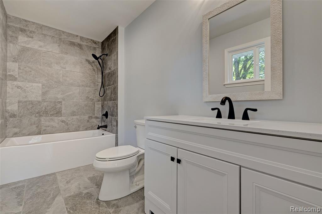 6342 Restwood Drive, Linden, MI 48451 — Photo 8