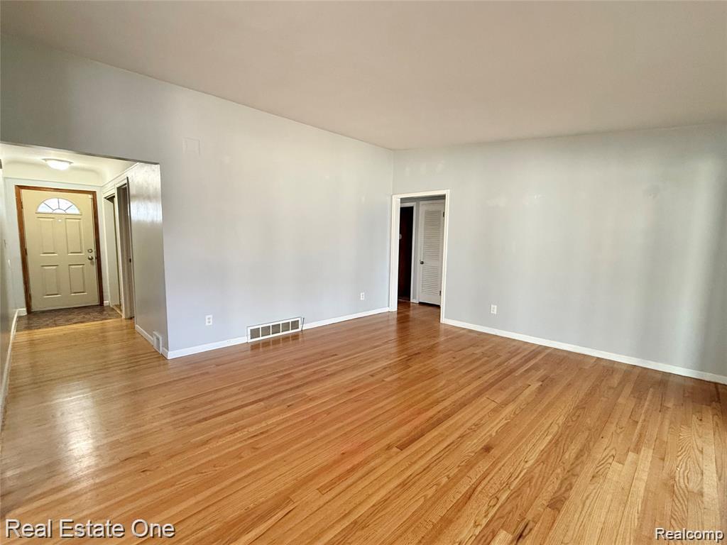 6845 Plainfield Street, Dearborn Heights, MI 48127 — Photo 2
