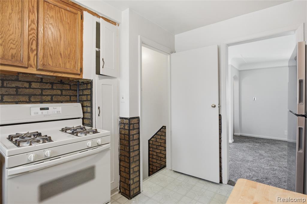 26316 Powers Avenue, Dearborn Heights, MI 48125 — Photo 10