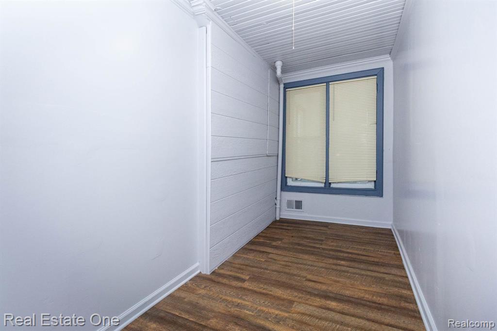 12568 Wilshire Drive, Detroit, MI 48213 — Photo 24
