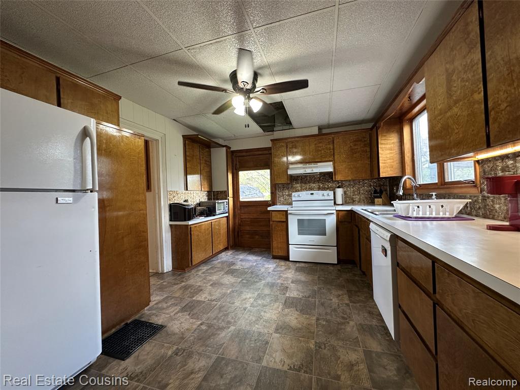 105 S Pine Street, Fenton, MI 48430 — Photo 8