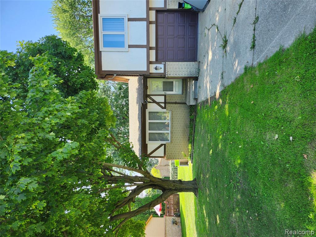 39443 Jefferson Avenue, Harrison Township, MI