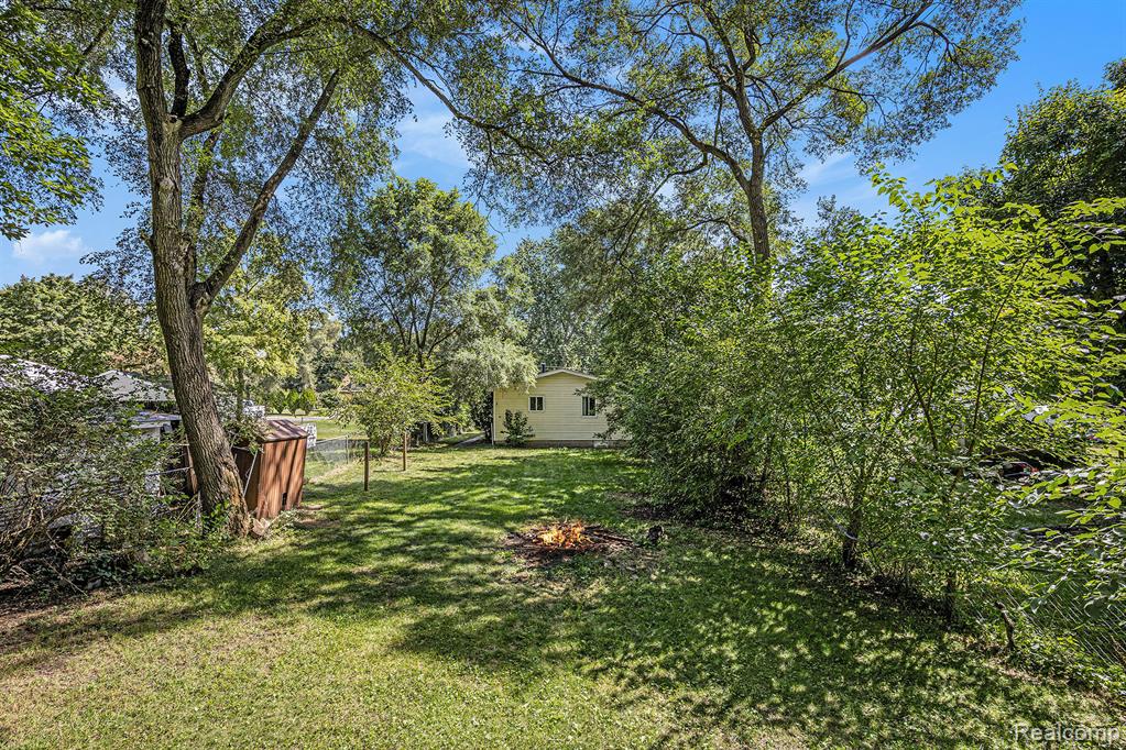 5355 Lake Grove Drive, White Lake, MI 48383 — Photo 28