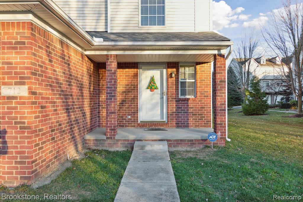 712 SUPERIOR Parkway, Westland, MI — Photo 5