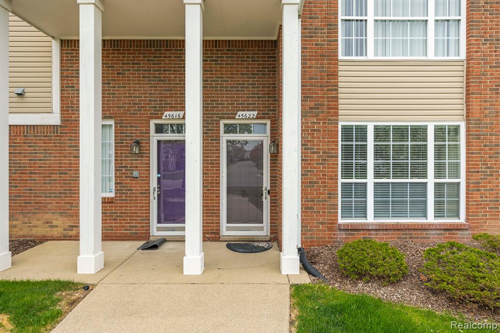 45622 WARWICK Drive, Macomb, MI 48044 — Photo 3