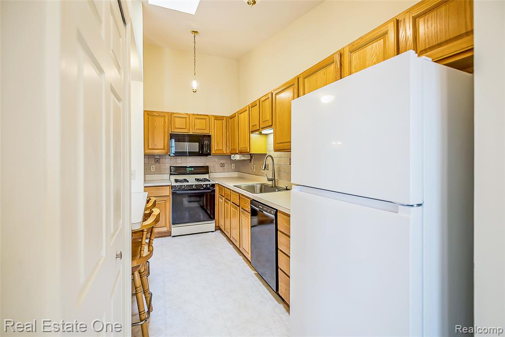 62360 Arlington Circle, 2, South Lyon, MI 48178 — Photo 8