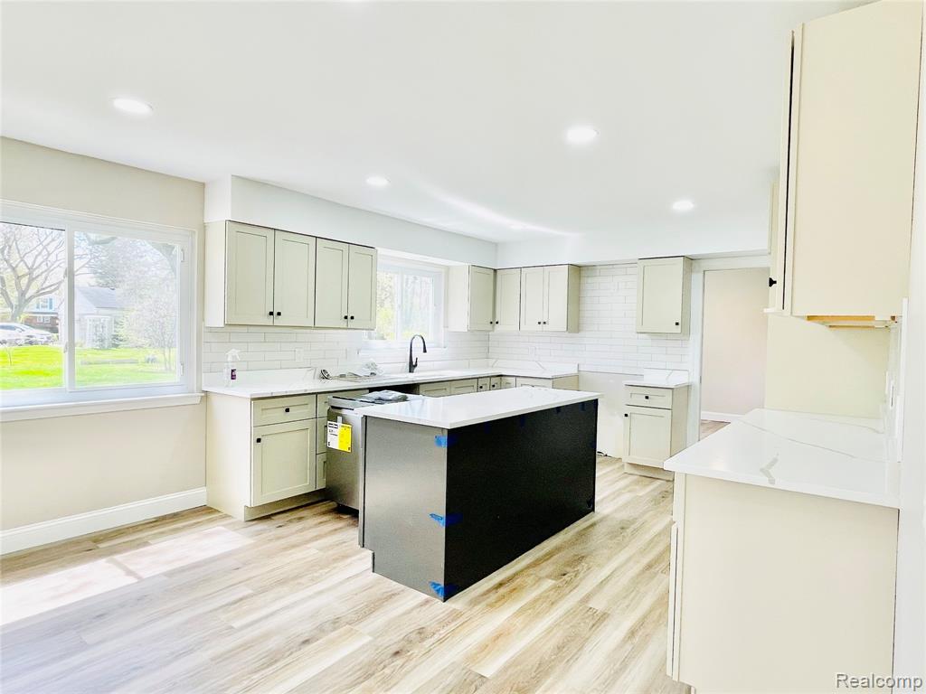 600 SEDGEFIELD Drive, Bloomfield Hills, MI 48304 — Photo 10