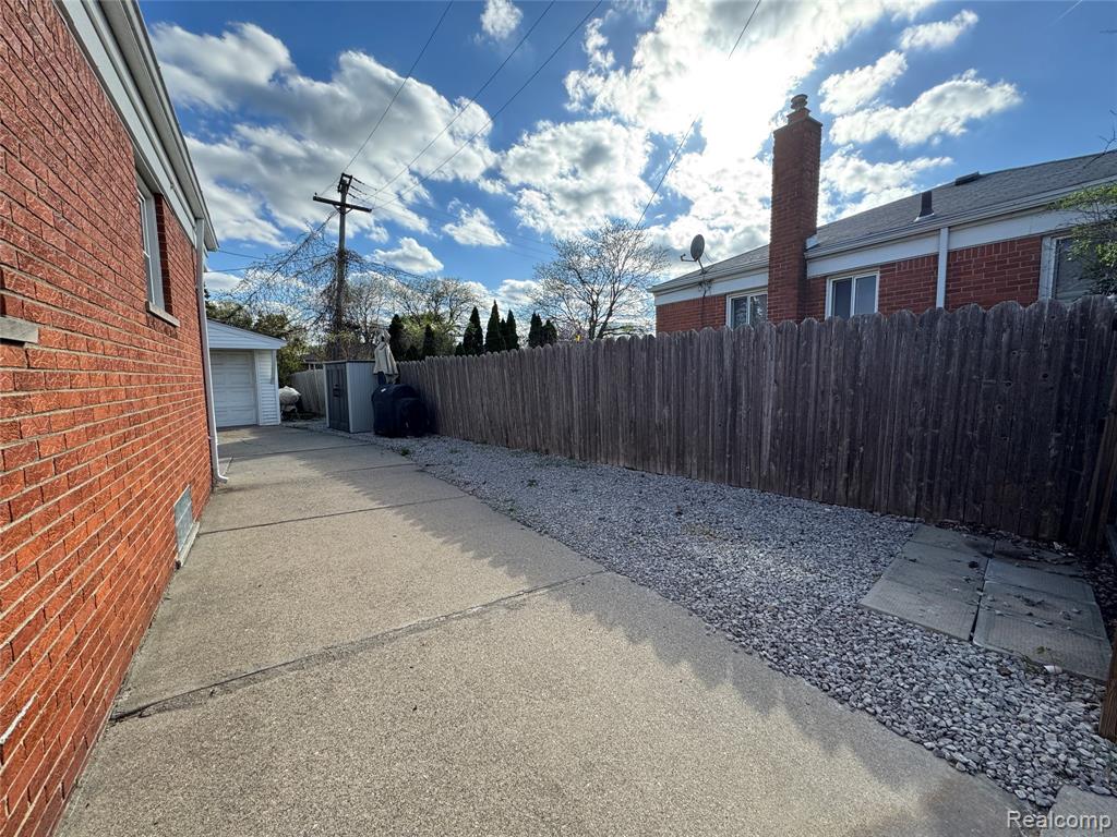 19156 Ash Avenue, Eastpointe, MI 48021 — Photo 15