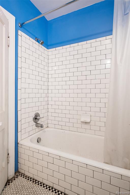2221 Carpenter Street, Detroit, MI 48212 — Photo 10