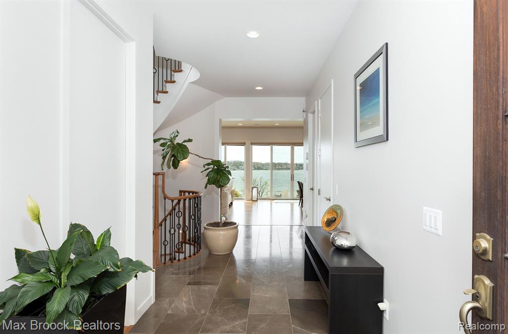 5681 SHORE Drive, Orchard Lake Village, MI 48324 — Photo 6