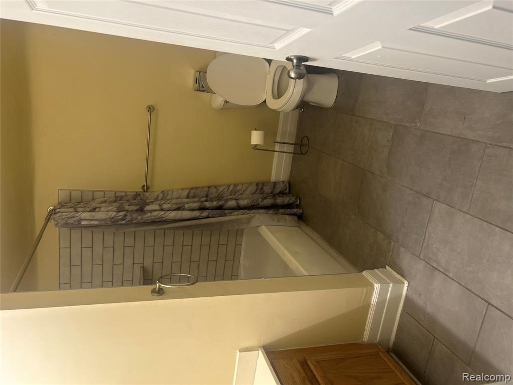 5931 N McClellan Street E, Detroit, MI 48213 — Photo 5