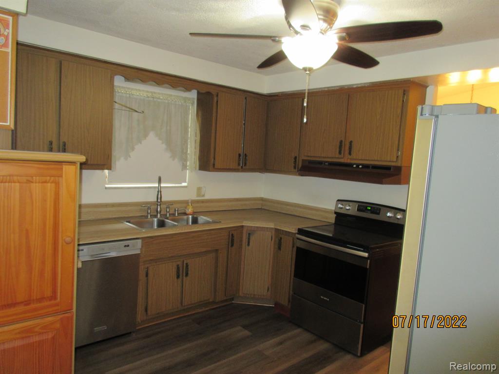 29497 GERALDINE Drive, Warren, MI 48093 — Photo 9