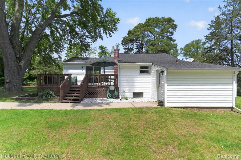 2465 Fairbury, Wixom, MI 48393 — Photo 35
