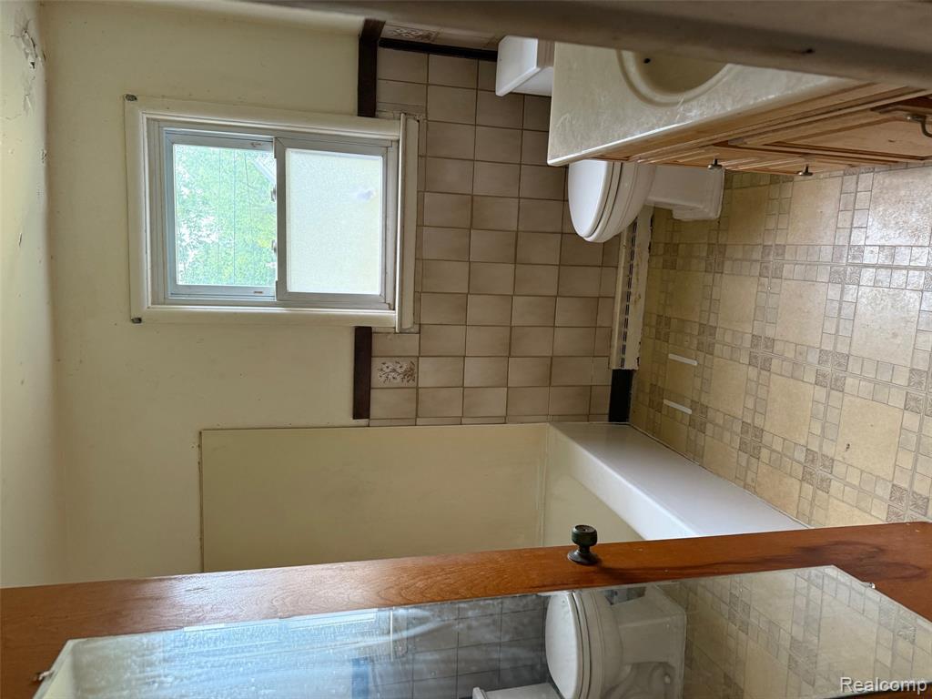 5524 Walling Drive, Waterford, MI 48329 — Photo 12