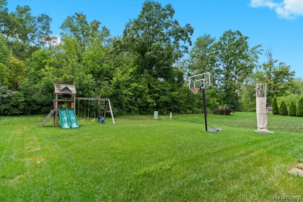 49645 Hartwick Drive, Novi, MI — Photo 39