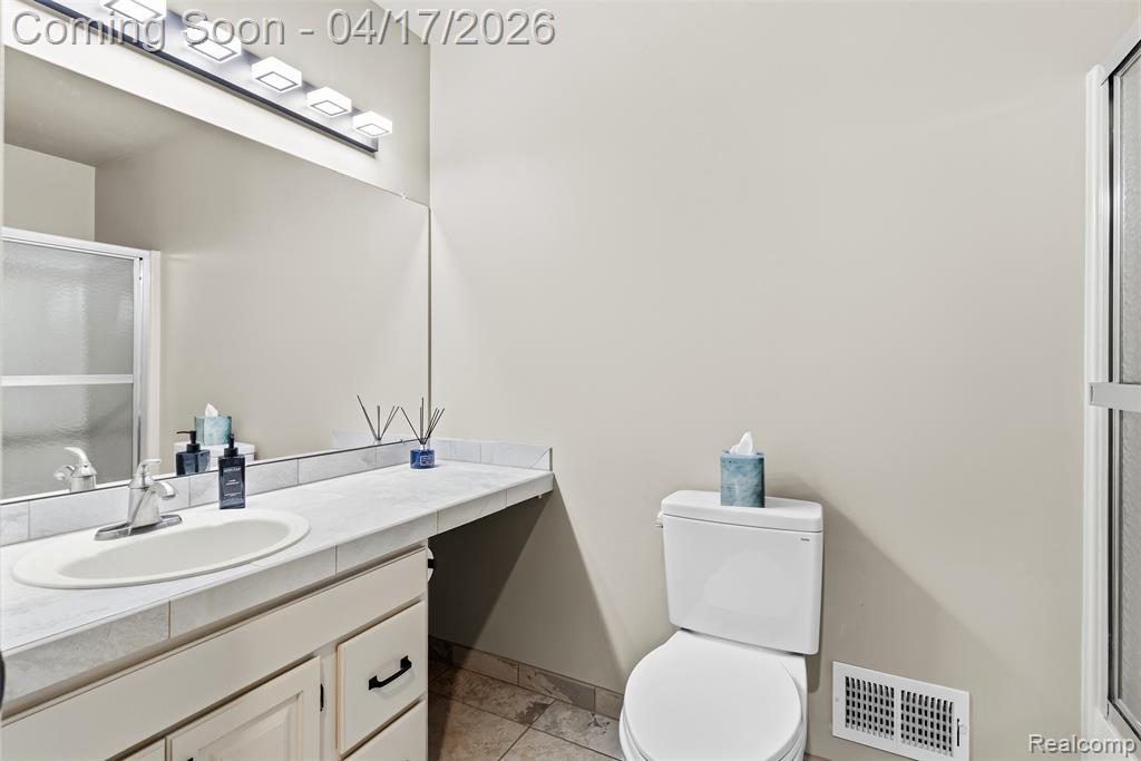 2270 Golden Pond, Fenton, MI, 48430