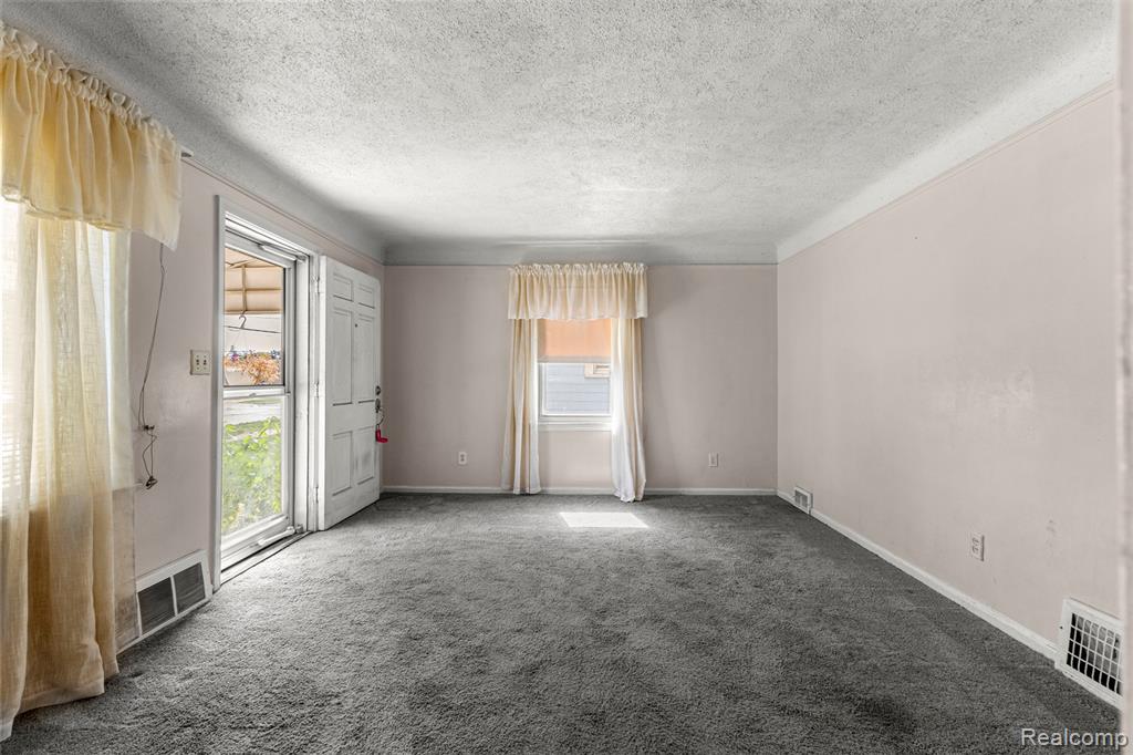 6810 Robinson Avenue, Allen Park, MI 48101 — Photo 8