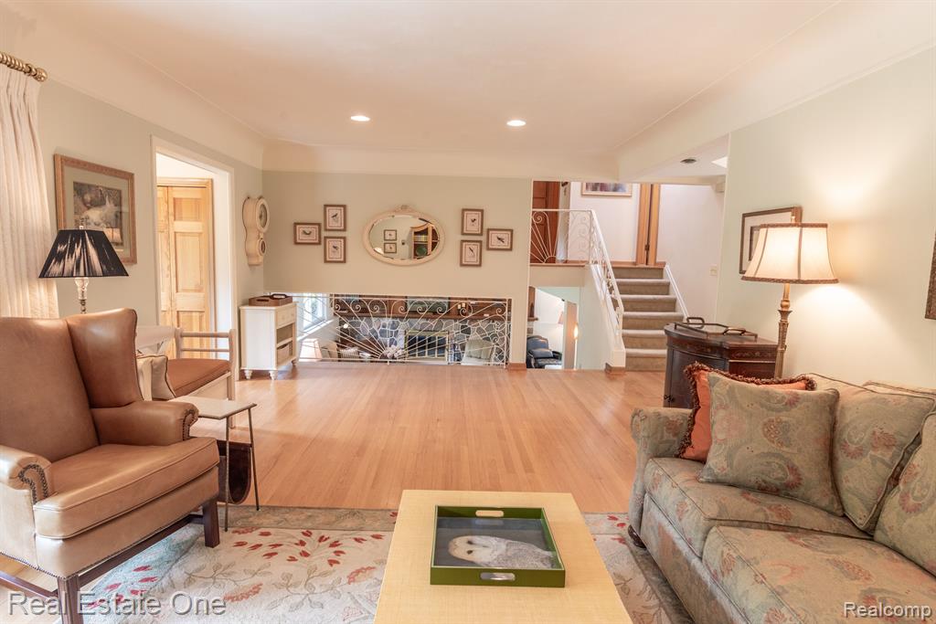 915 BRANTFORD Road, Rochester, MI 48306 — Photo 10