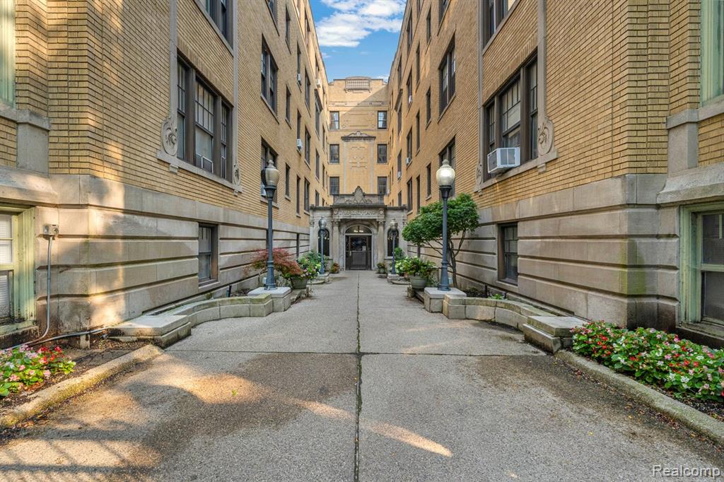 120 Seward Street, 303, Detroit, MI 48202 — Photo 2