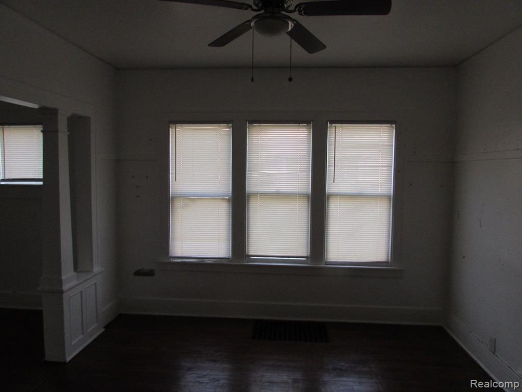 5270 MONTCLAIR Street, Detroit, MI 48213 — Photo 14
