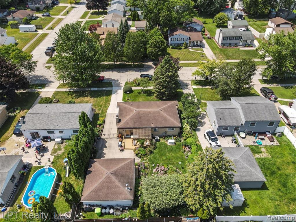 50422 Spruce Drive, Chesterfield, MI 48047 — Photo 29
