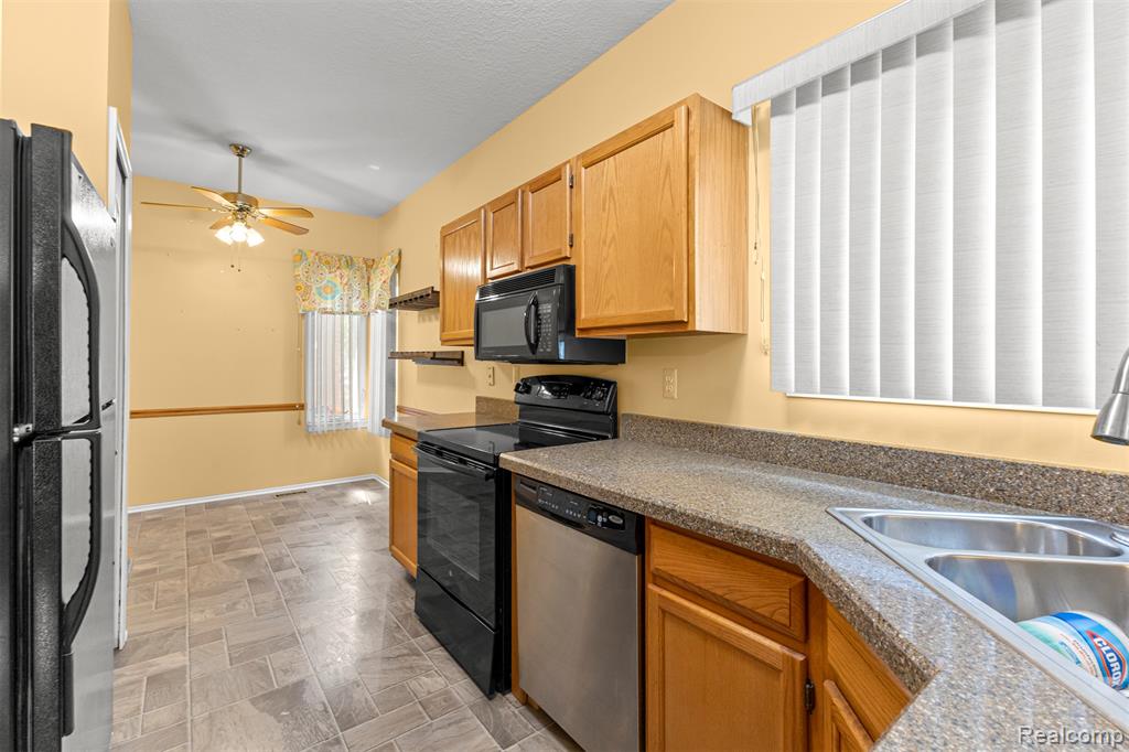 6546 Quail Run Circle, Westland, MI — Photo 18