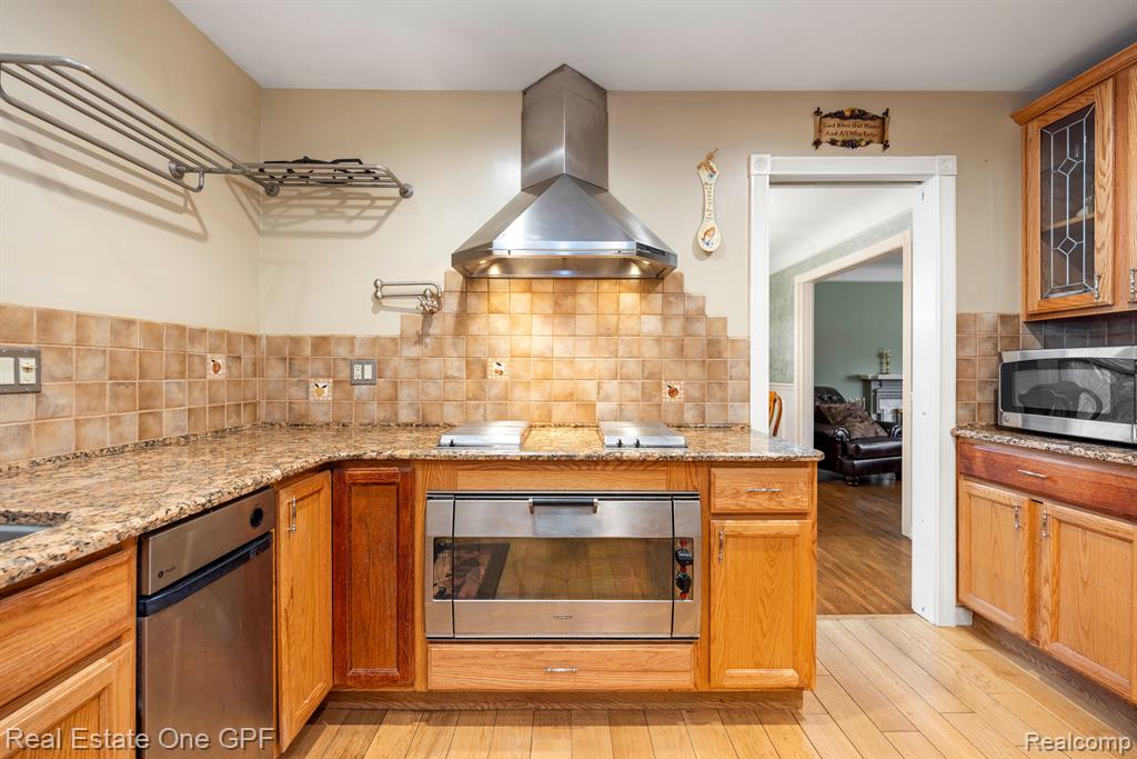 6 ELMSLEIGH Lane, Grosse Pointe, MI 48230 — Photo 15