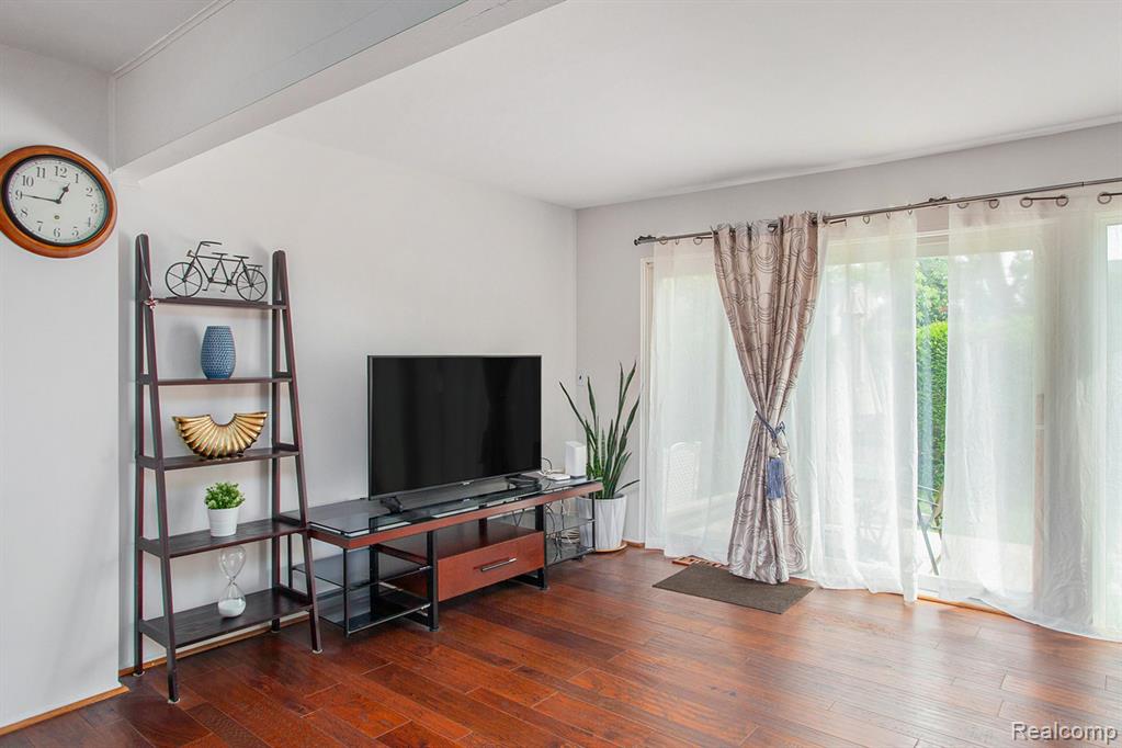 739 Kirts Boulevard, Troy, MI 48084 — Photo 14