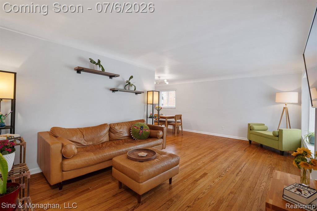 977 ROSLYN Road, Grosse Pointe Woods, MI 48236 — Photo 4