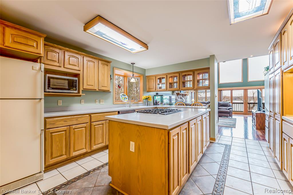 8160 Halfway Drive, Brighton, MI 48116 — Photo 18