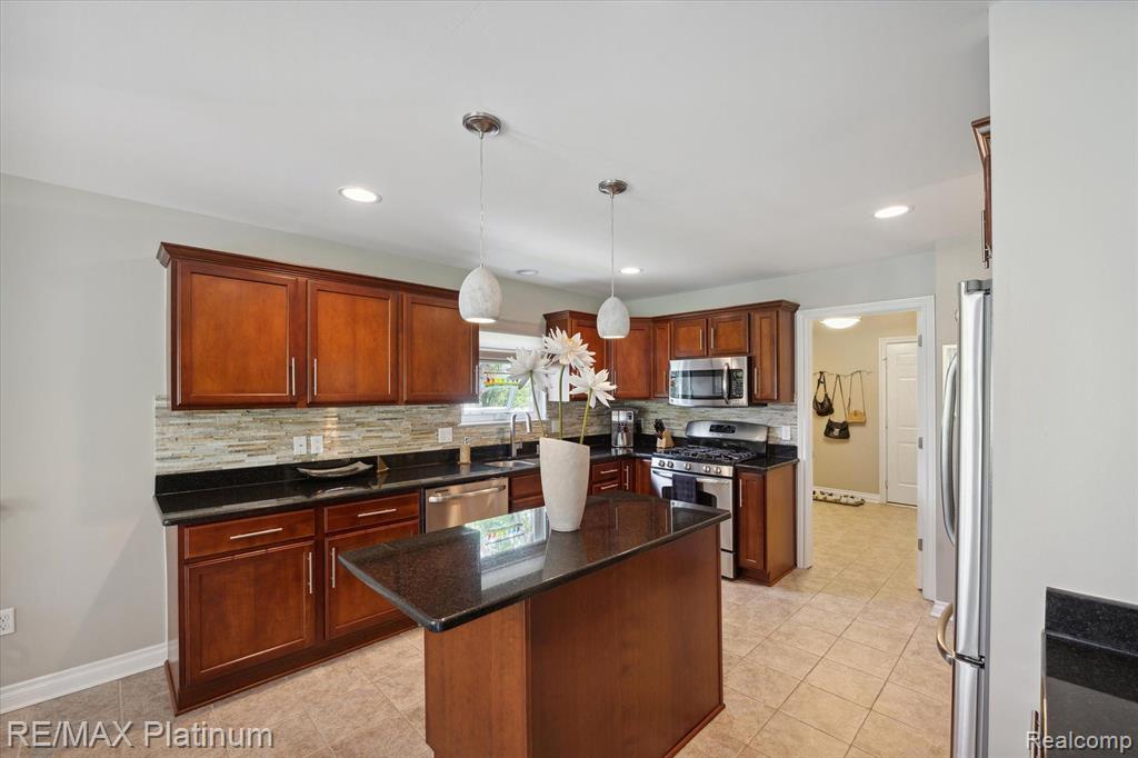 8927 Giovanni Ct, Howell, MI 48855 — Photo 12
