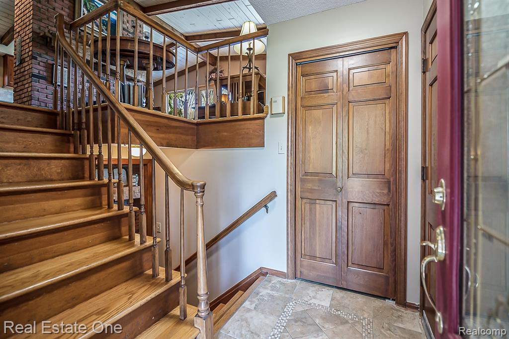 7311 BISCAYNE Court, White Lake, MI 48383 — Photo 8
