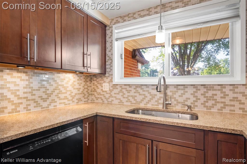 41108 Russet Lane, Plymouth, MI 48170 — Photo 12