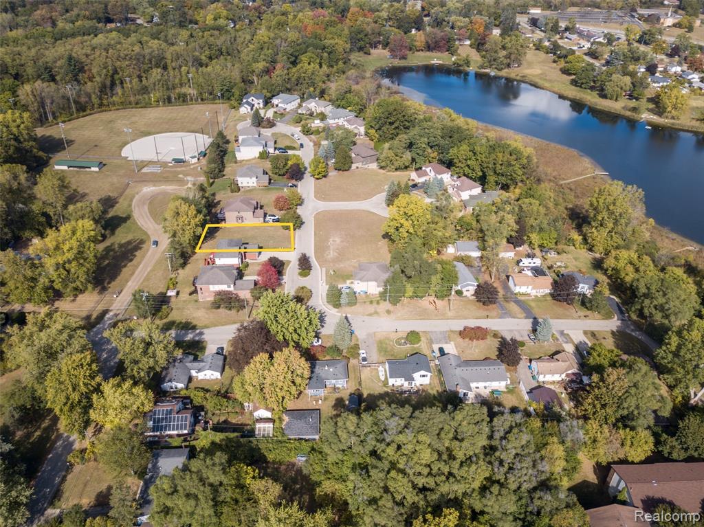 257 Madeleine Lane, Waterford, MI 48328