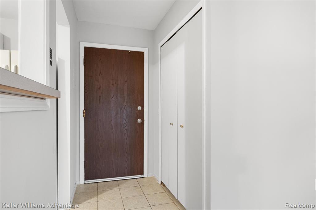 31993 W 12 MILE Road, 313, Farmington Hills, MI 48334 — Photo 4