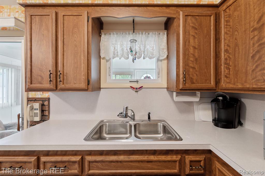 812 E Atherton Road, Flint, MI 48507 — Photo 11