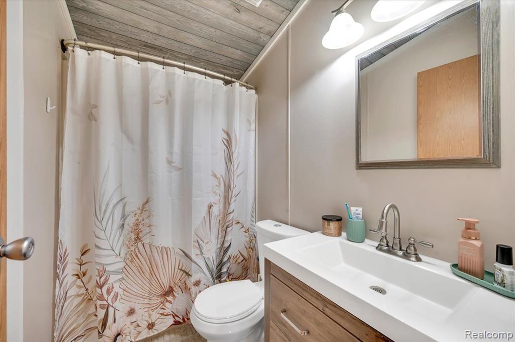 6992 Brown School Road, North Branch, MI 48461 — Photo 15