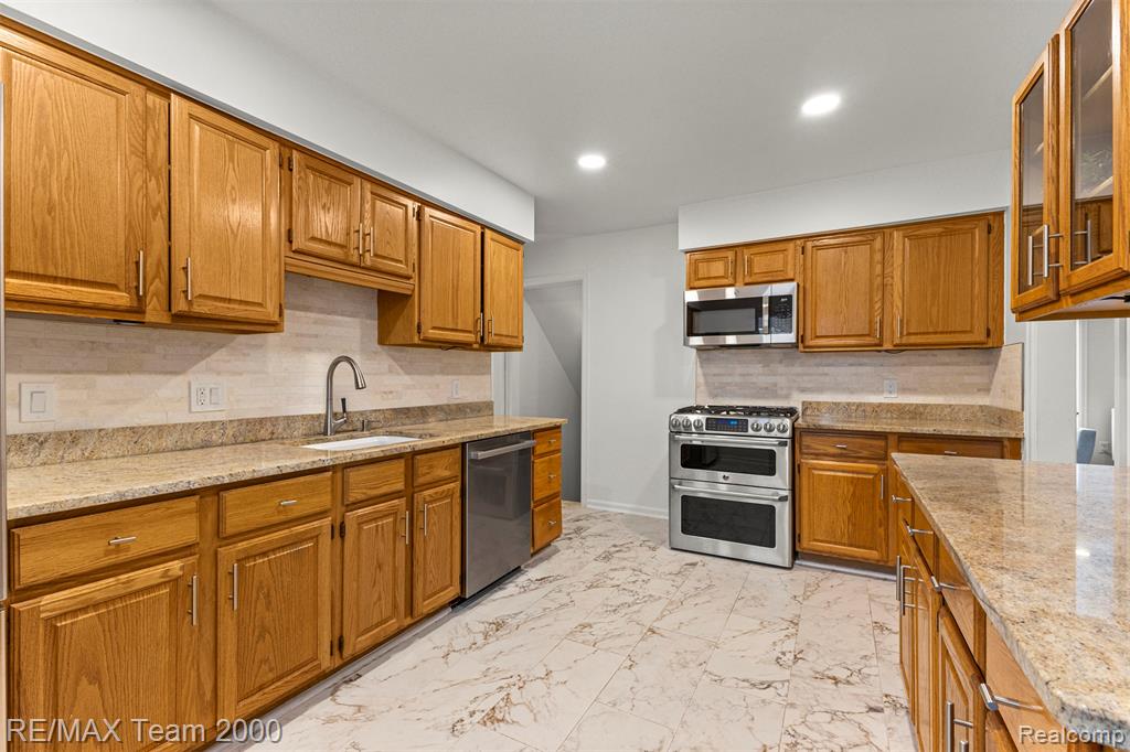 835 S Silvery Lane, Dearborn, MI 48124 — Photo 15